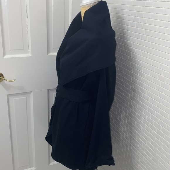 G.E.T. Black wrap jacket.Rayon/Nylon. Satin lined. Pockets. Size Medium. - Picture 3 of 10